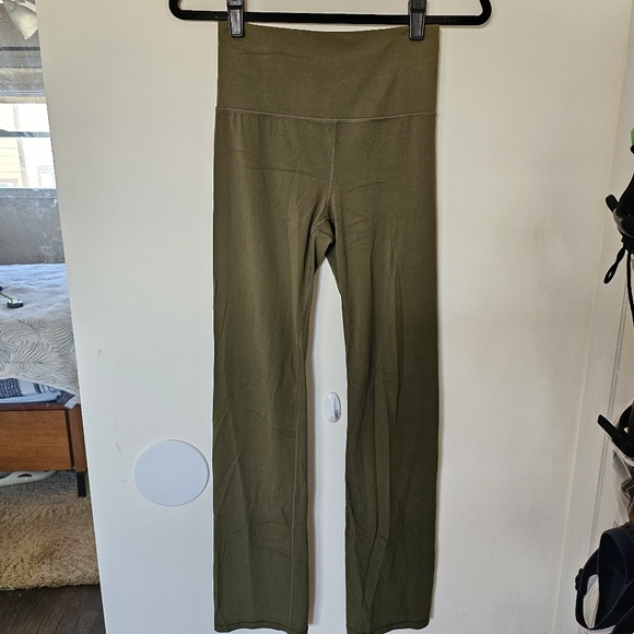 VGUC Athleta Elation Straight Leg Pants Olive Green Small - Picture 3 of 15